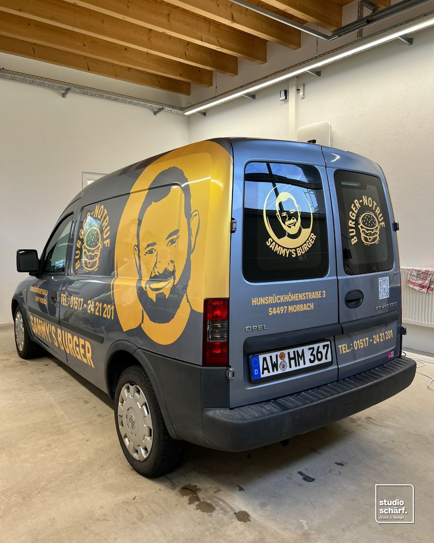 Fahrzeugdesign für Sammy's Burger aus Morbach auf einem Opel Combo