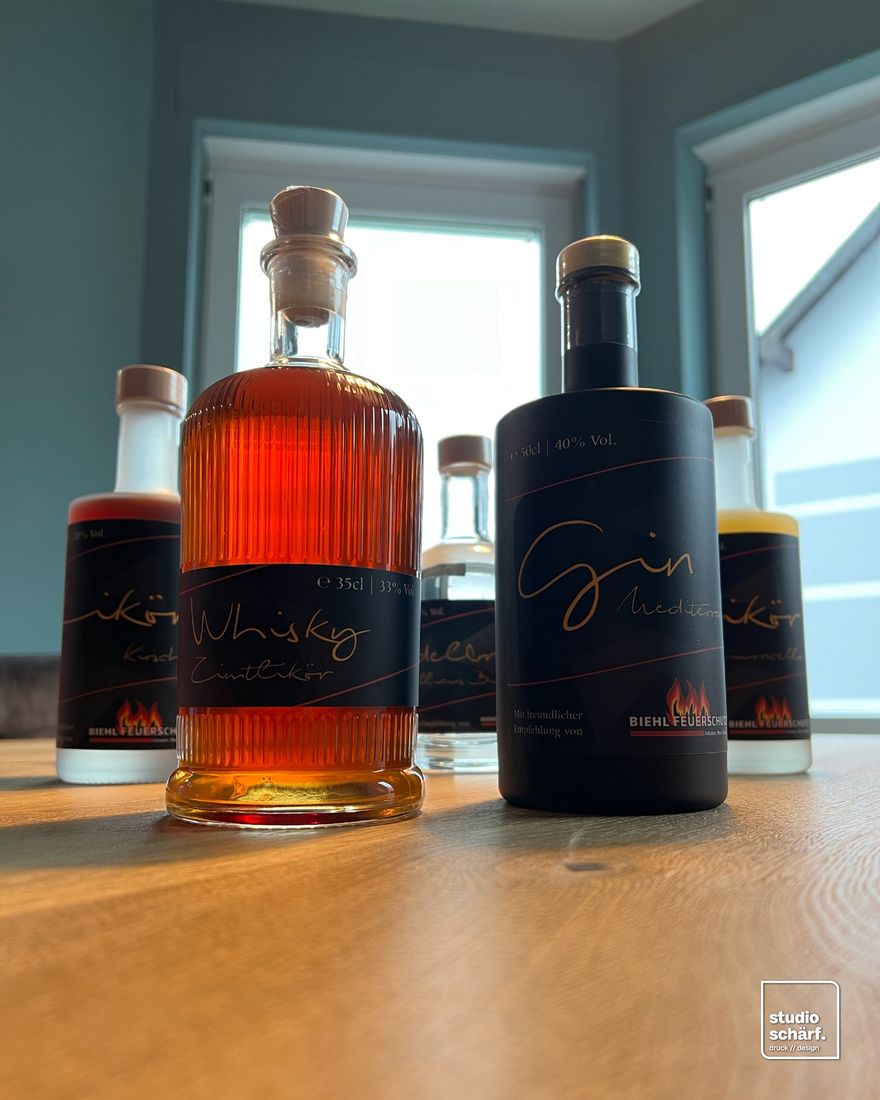 Flaschenetiketten für Whisky, Gin und Likör als Kundengeschenk von Biehl Feuerschutz