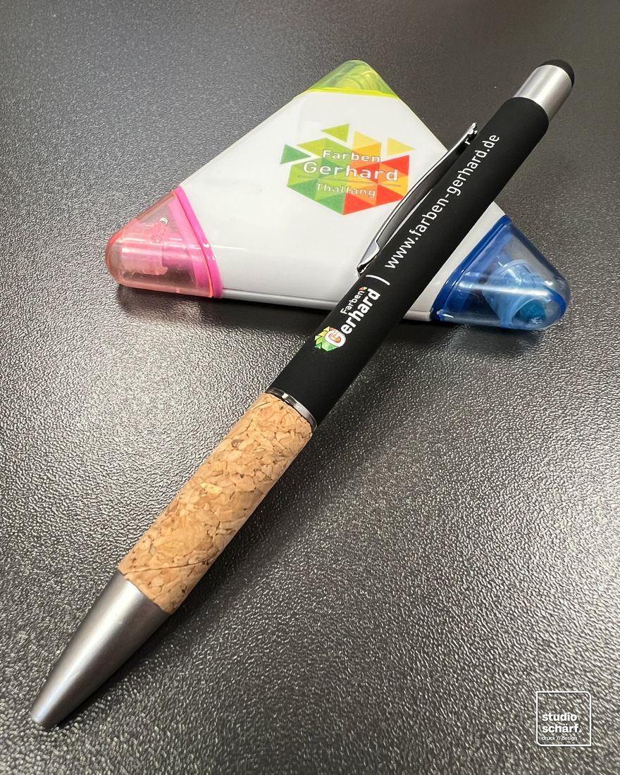 Bedruckter Kugelschreiber und Textmarker mit Logo von Farben Gerhard