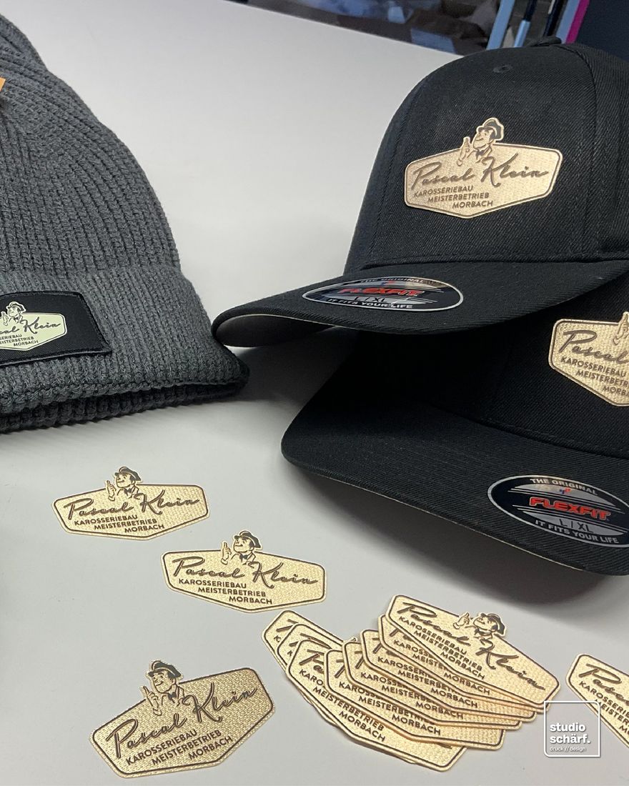 Caps und Mütze mit Leder-Patch für Karosseriebau Pascal Klein aus Morbach